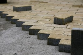 В Калининграде ищут подрядчика для ремонта участка тротуара на Московском проспекте